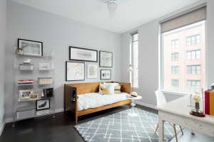 Stylish, bright room with a day bed and desk.